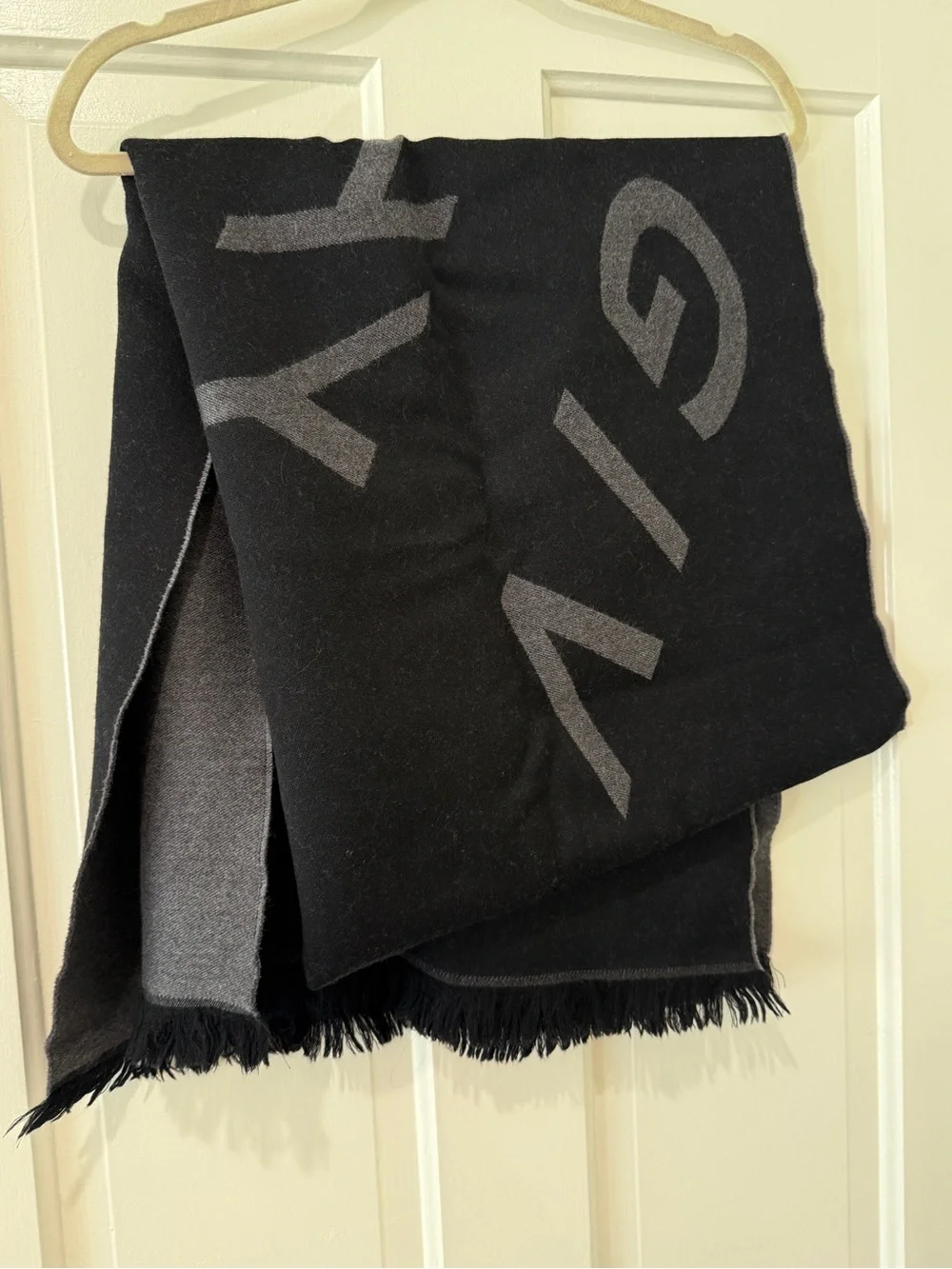 Givenchy chevron logo pattern wool scarf men women black grey Paris